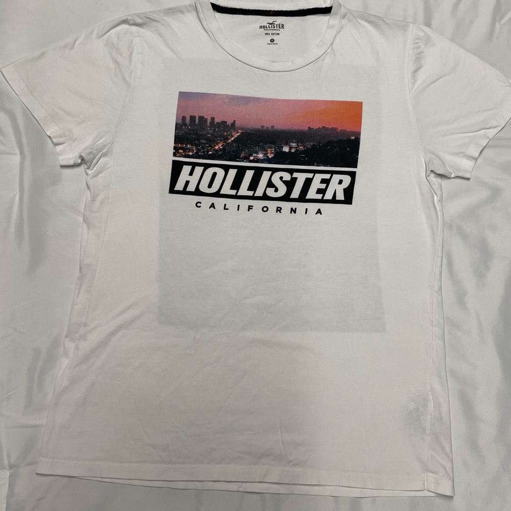 Hollister Men’s Size Medium California Sunset Graphic Tee